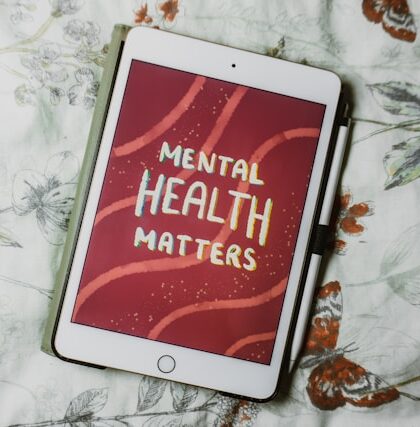 Zmęczenie życiem czy brak sensu? Jak odróżnić wypalenie od egzystencjalnego kryzysu